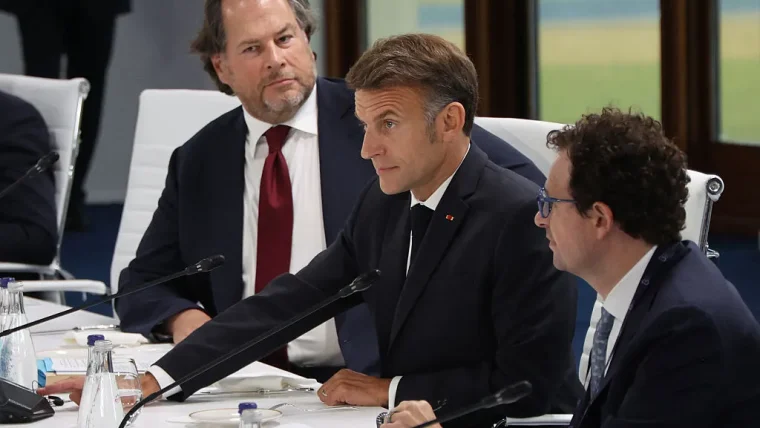 Indian Prime Minister Narendra Modi and French President Emmanuel Macron at the G7 Summit, engaged in discussions about AI policy and digital sovereignty.