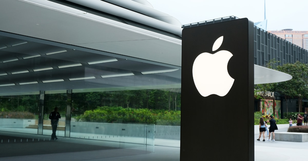 A graphic showing various Apple products like iPads and MacBooks with an upward arrow indicating price increase.