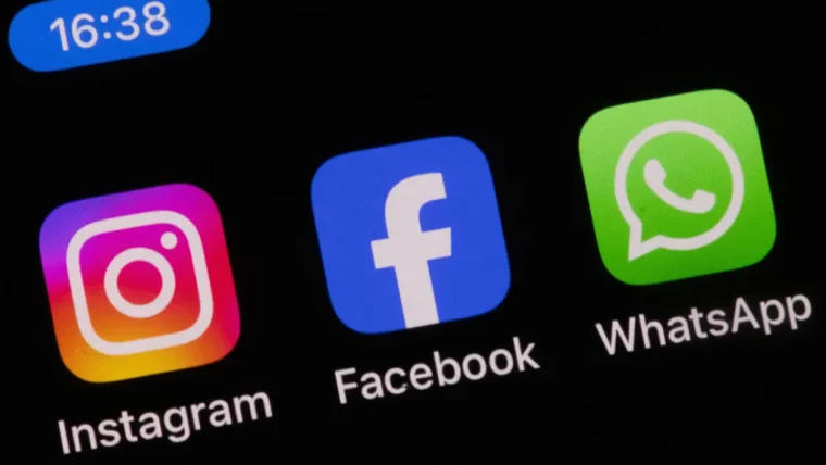 A screenshot of the Facebook interface with an 'AI Mode' search bar, displaying synthesized answers from public posts and group discussions.